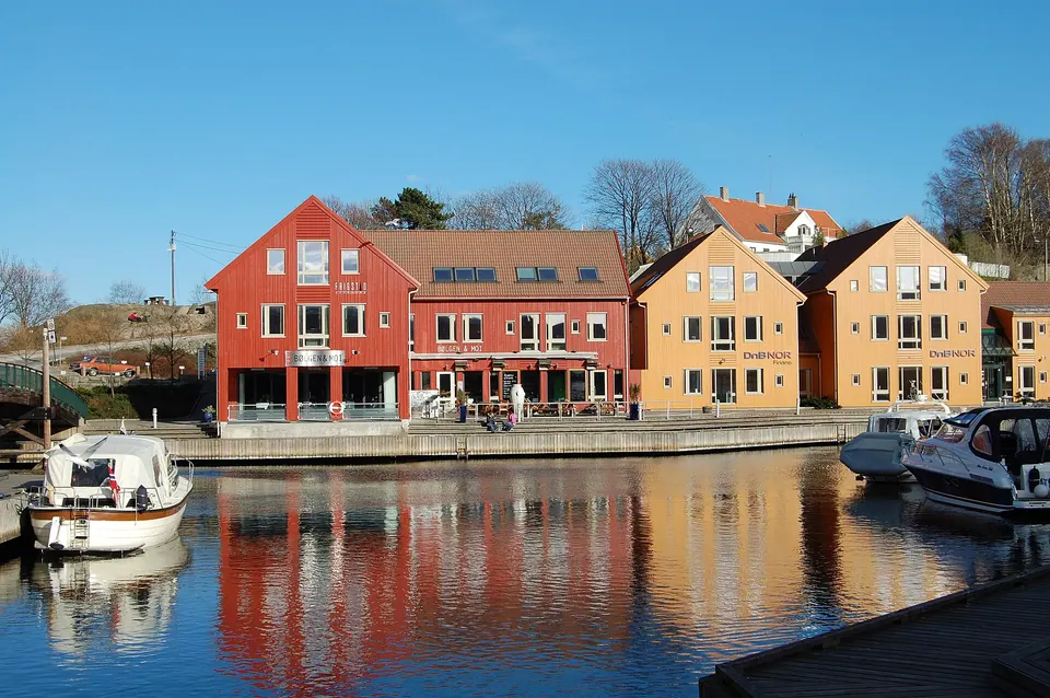 Bunte Holzhäuser an der Fiskebrygga
