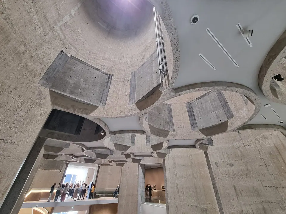 Interiör i Kunstsilo med den gamla silokonstruktionen