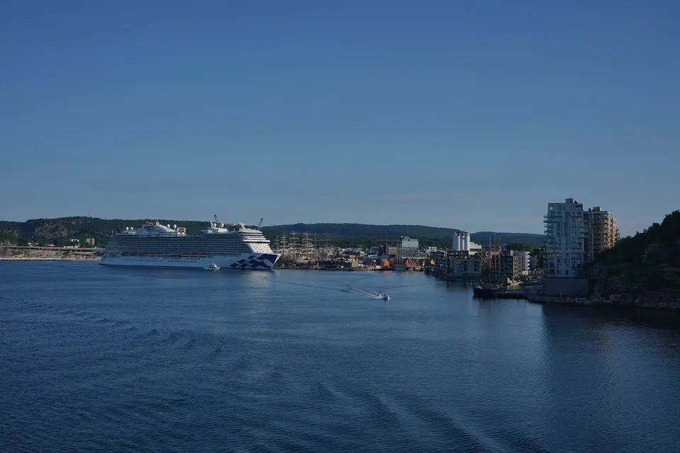 Kryssningsfartyg utanför Kristiansand