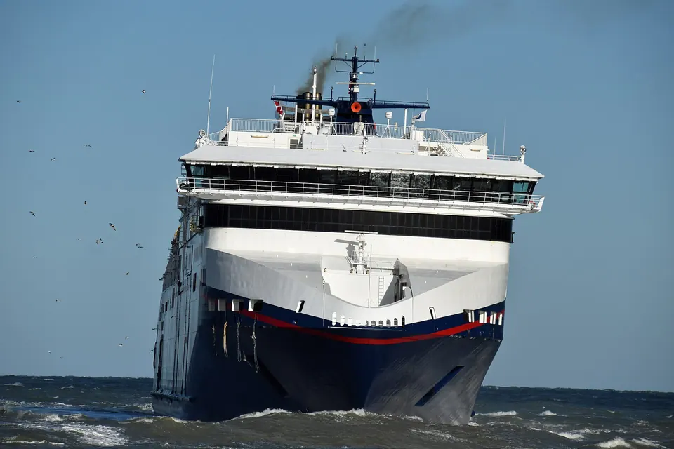 SuperSpeed 1 von vorn auf See