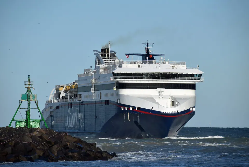 SuperSpeed 1 bei der Einfahrt in den Hafen von Hirtshals