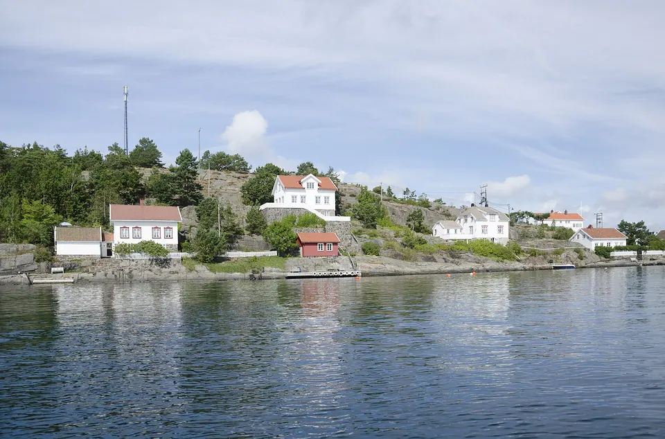 Huizen aan de sont in Lyngør