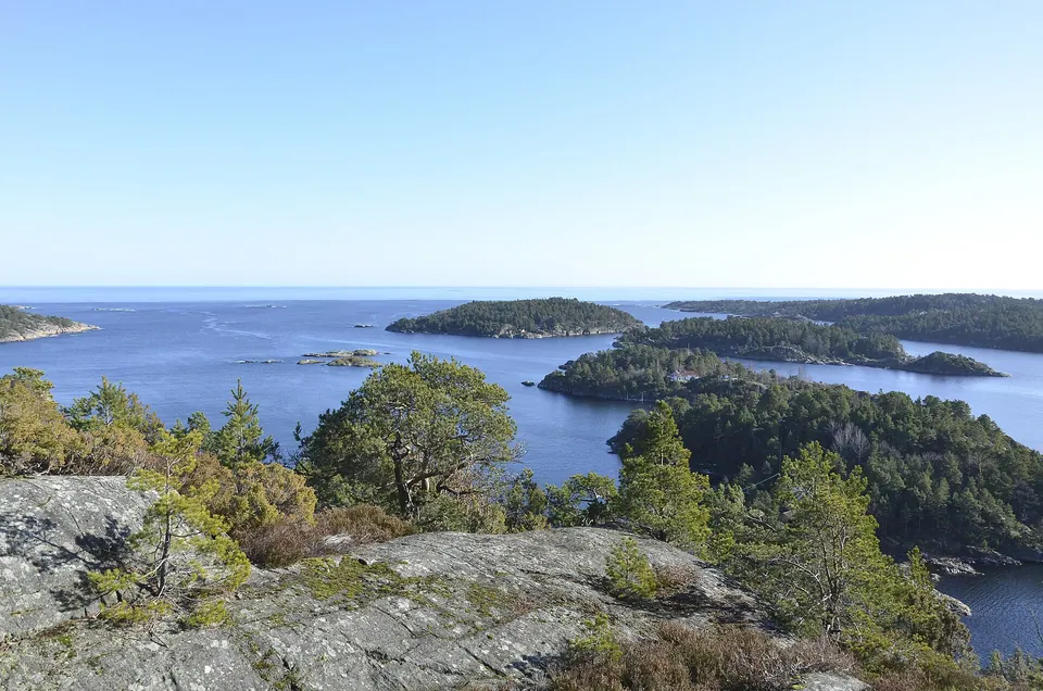 Schären am Sandnesfjord bei Risør