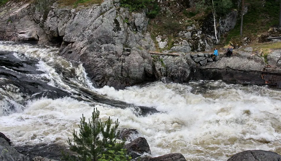 Stromschnellen der Mandalselva bei den Lachshütten