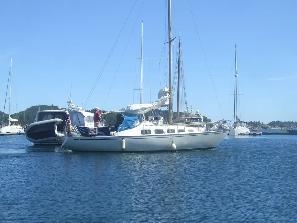 Segelbåt i Lillesands hamn