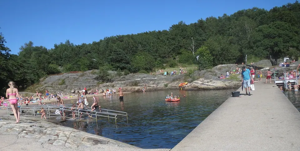 Badande i Bertesbukta i Kristiansand