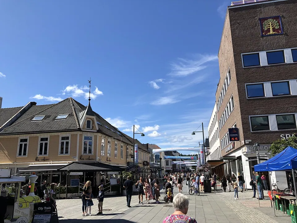 Fußgängerzone Markens gate in Kristiansand im Sommer